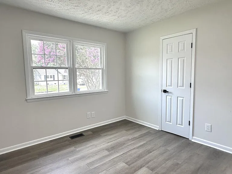 1609 Grandview Dr — Photo 13