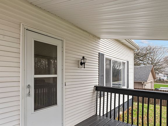 3rd image of 6090 Dayton Corner A St #A
