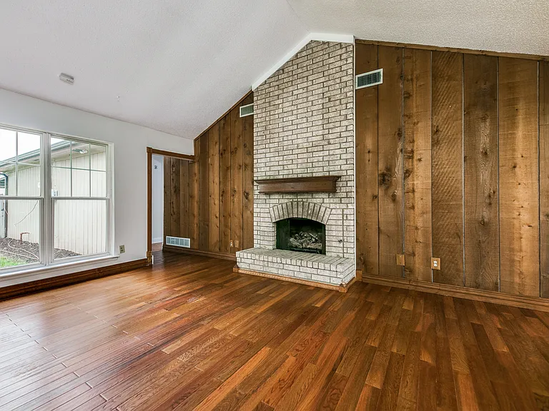 1607 Heather Glen Ct — Photo 3