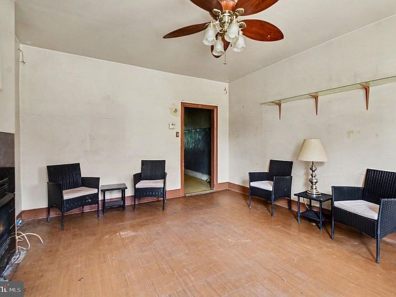 4th image of 239 Hall St