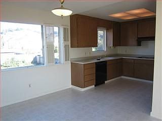 3rd image of 83 Ventura St