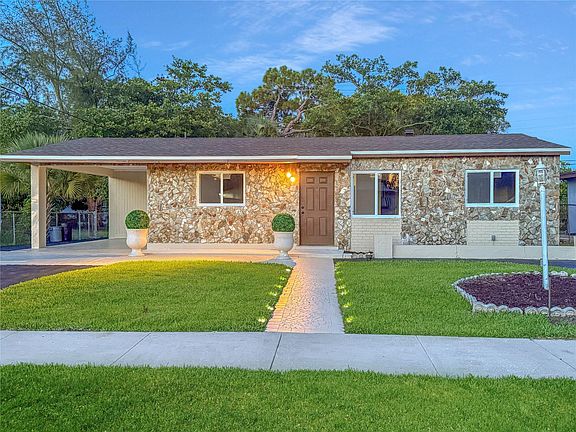 3rd image of 1070 NW 25th Way