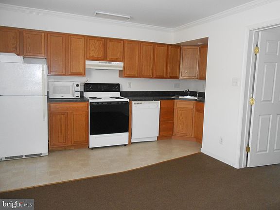 3rd image of 22756 Lawrence Ave #5