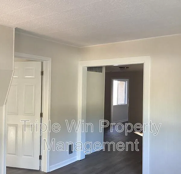 535 S Adams St — Photo 7