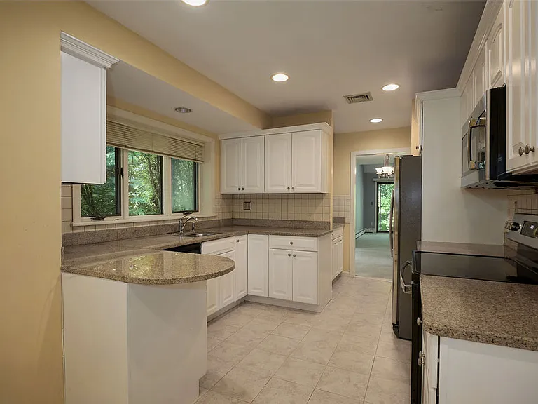 23 Evon Ct — Photo 9