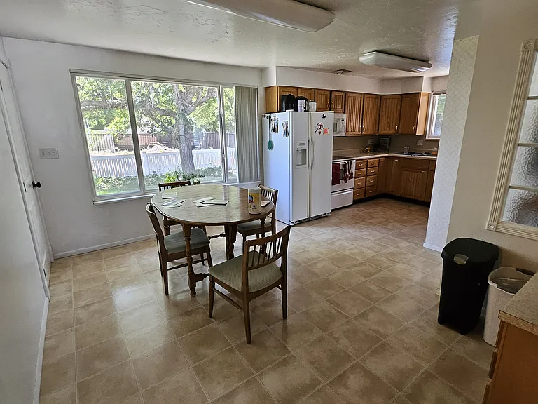 1230 E Manor Cir — Photo 12