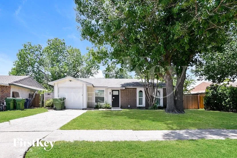 1718 Whiteoak Dr