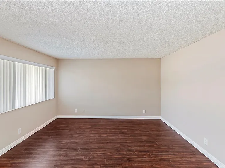 800 Meyer Lane — Photo 15