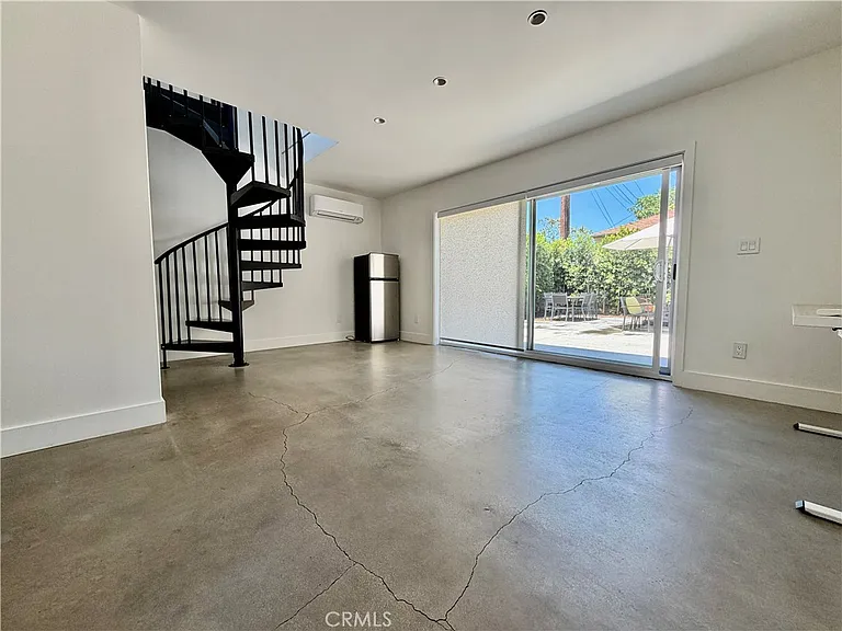 2536 Mayfield Ave #1/2 — Photo 2