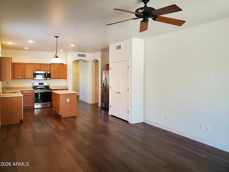 2430 E Darrel Rd — Photo 24