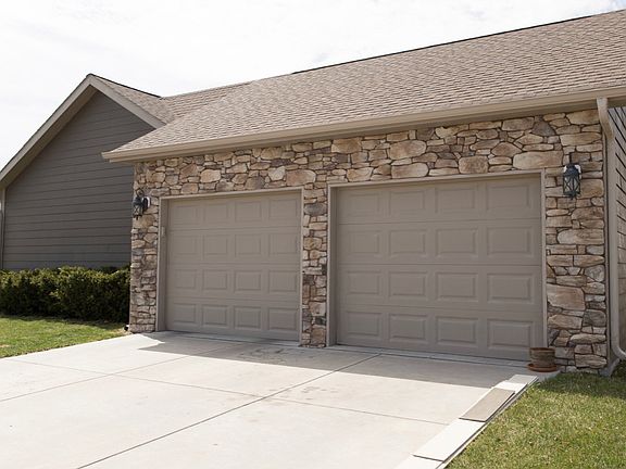 3rd image of 7930 Renatta Dr