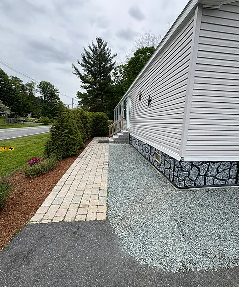 220 Meriden Rd — Photo 2