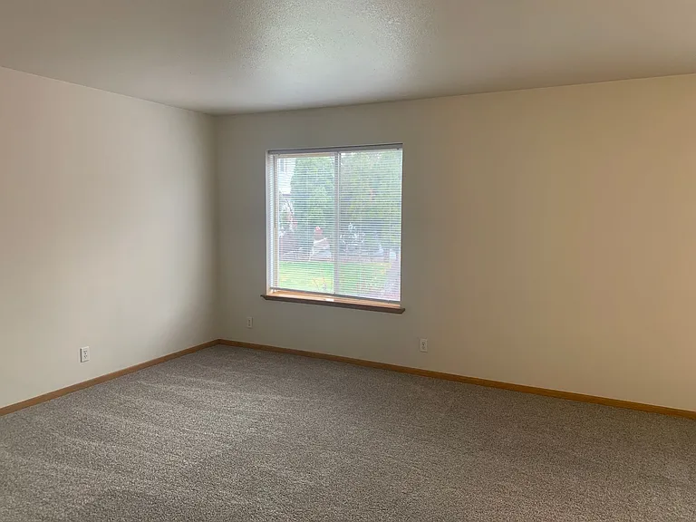 2211 NE Holliday Ave #1 — Photo 8