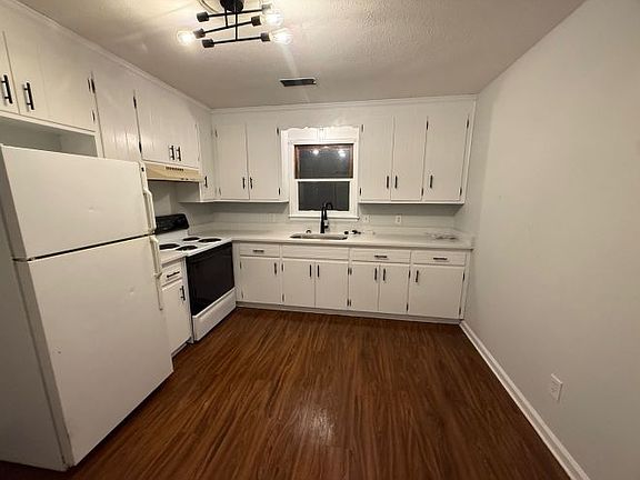 2nd image of 15 Valleywood Dr APT B