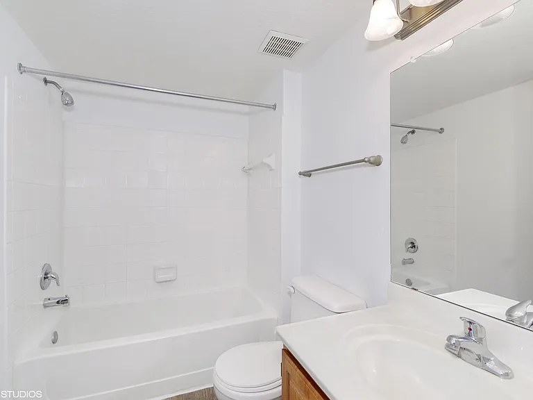 Falcon Trace Apartment Homes — Photo 20
