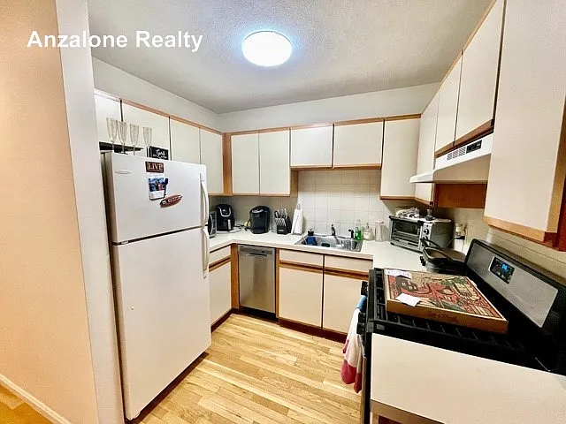 14 1/2 Hull St #5 — Photo 6