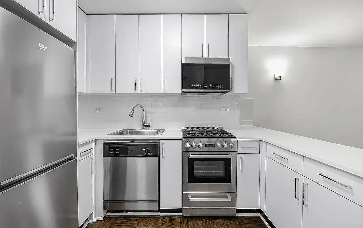 165 East 35th Street — Photo 4