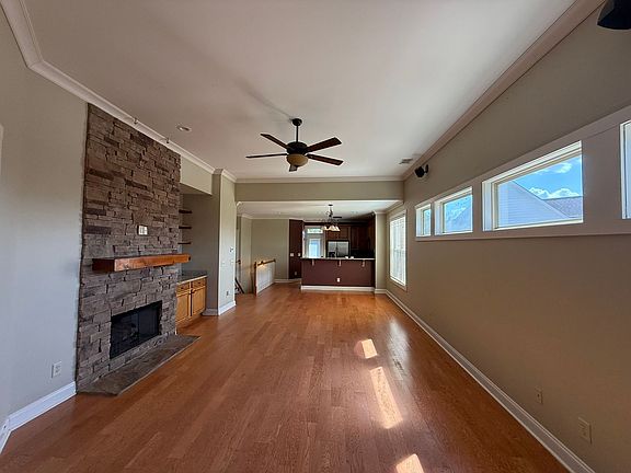 4th image of 263 Solamere Ln