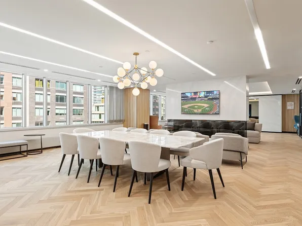 47-05 Center Boulevard image 16 of 17