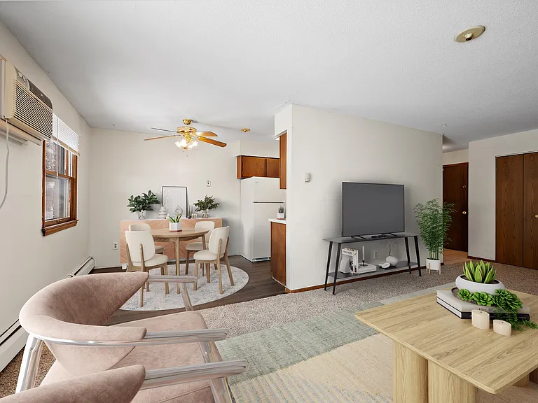 Kings Manor Apartments — Photo 10