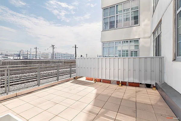 Sold by Modern Spaces | media 21