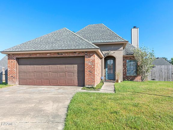 2nd image of 101 Blue Heron Dr
