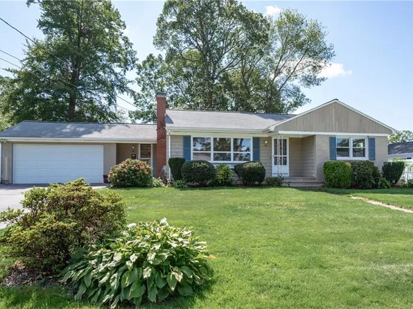 122 Belvedere Dr, Cranston, RI 02920