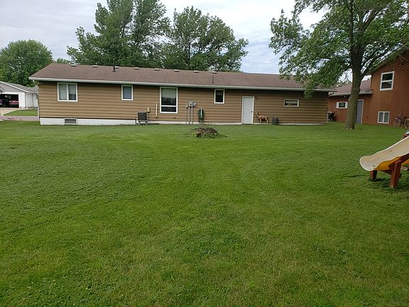 2nd image of 907 S Douglas St