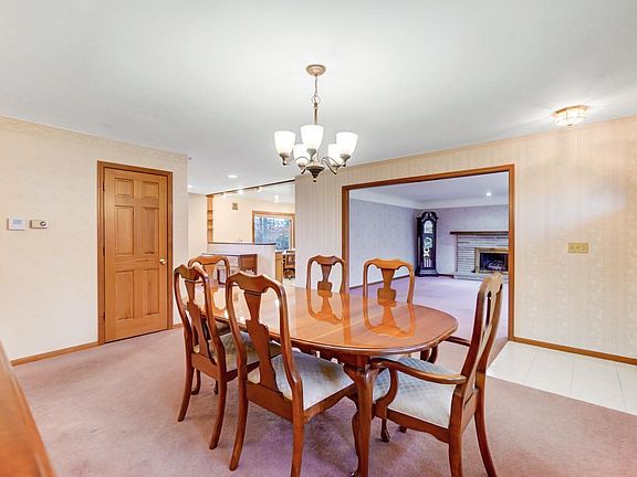 5th image of 3738 Yellowstone Dr