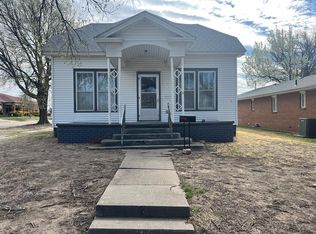 422 N Main St, Hoisington, KS 67544