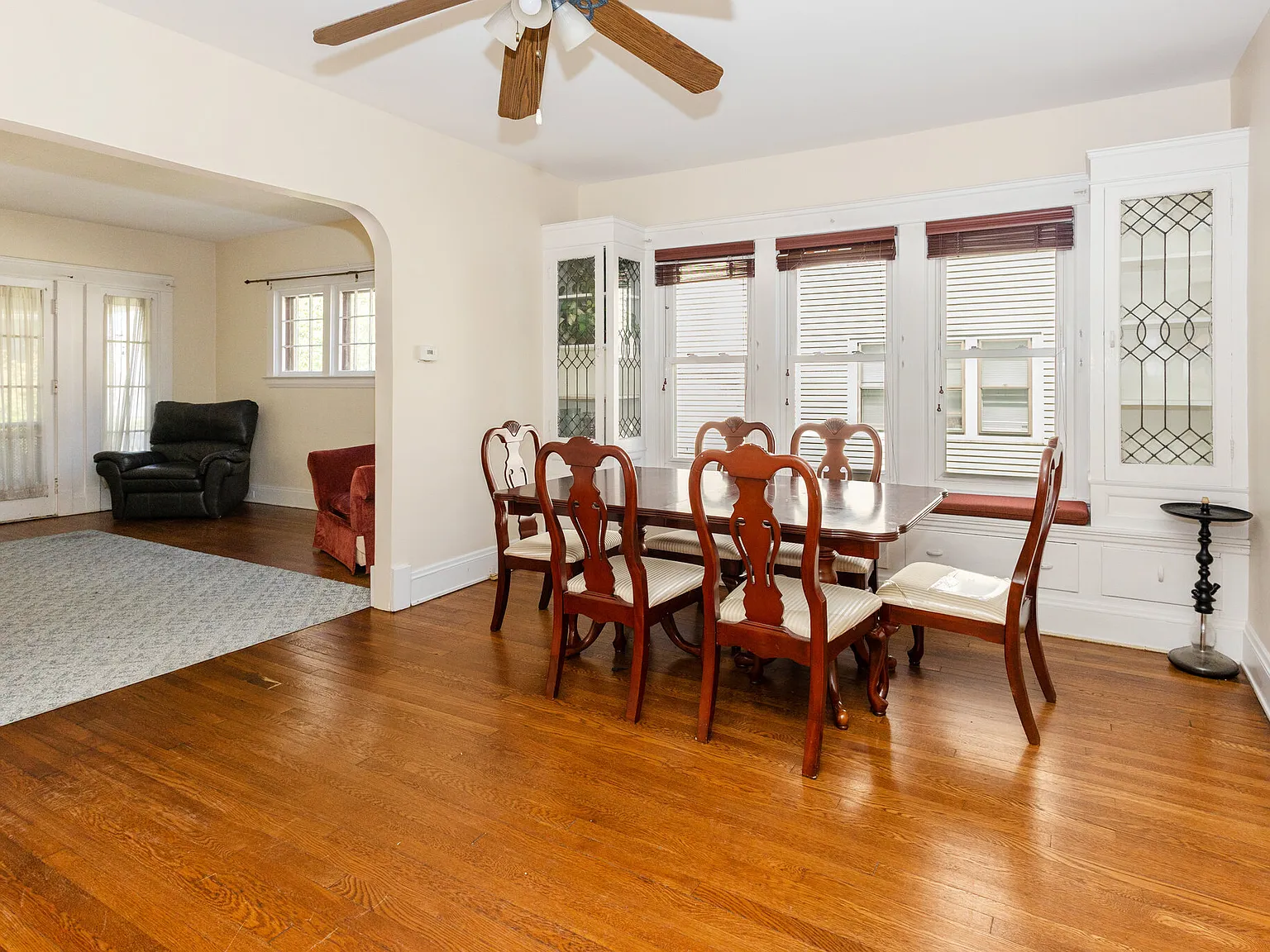 5 bed, 2100 sqft, $2,200 — Photo 4