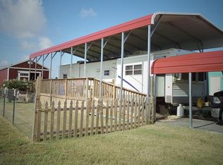 1005 W Oakland Ave, Seadrift, TX 77983