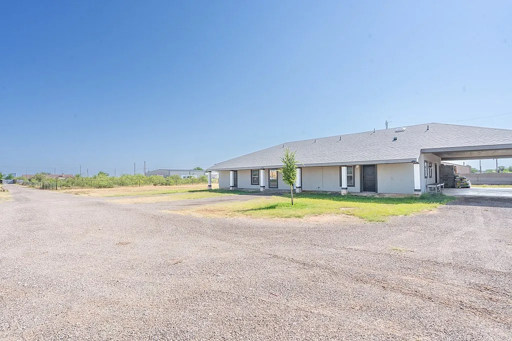 2 bed, 1.0 bath, 800 sqft, $1,200 — Photo 3
