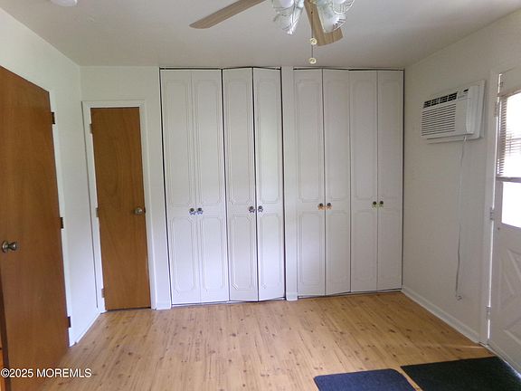 2nd image of 160 Gramercy Ct