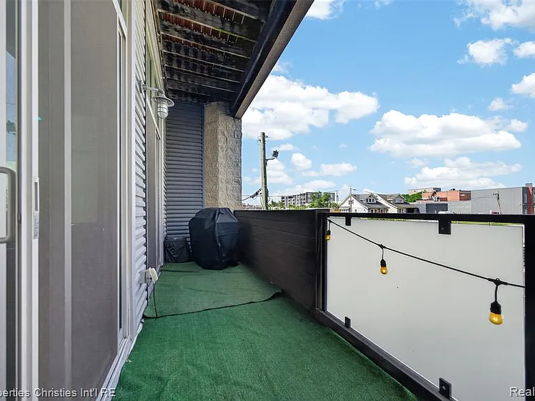 614 Troy St #105 — Photo 18