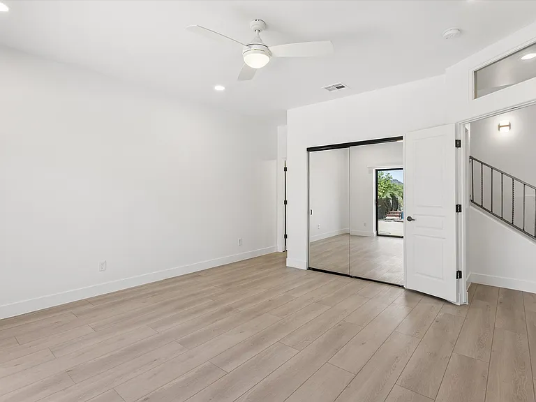 10011 N 1st Ave — Photo 32
