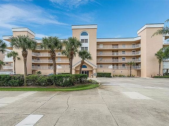 4th image of 601 Shorewood Dr Unit 402