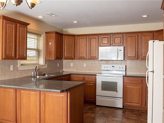 4th image of 837 Baker St NW