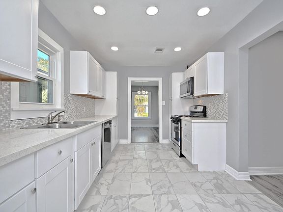 5th image of 3834 Rosedale St