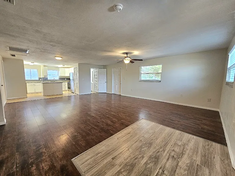 2100 Barker Blvd — Photo 4