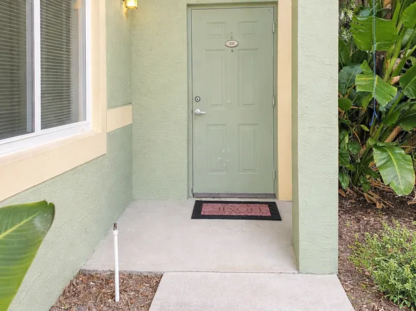 220 Crestwood Cir APT 106, Royal Palm Beach, FL 33411