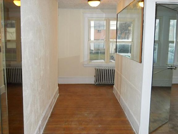 5th image of 10-16 Linden Ave