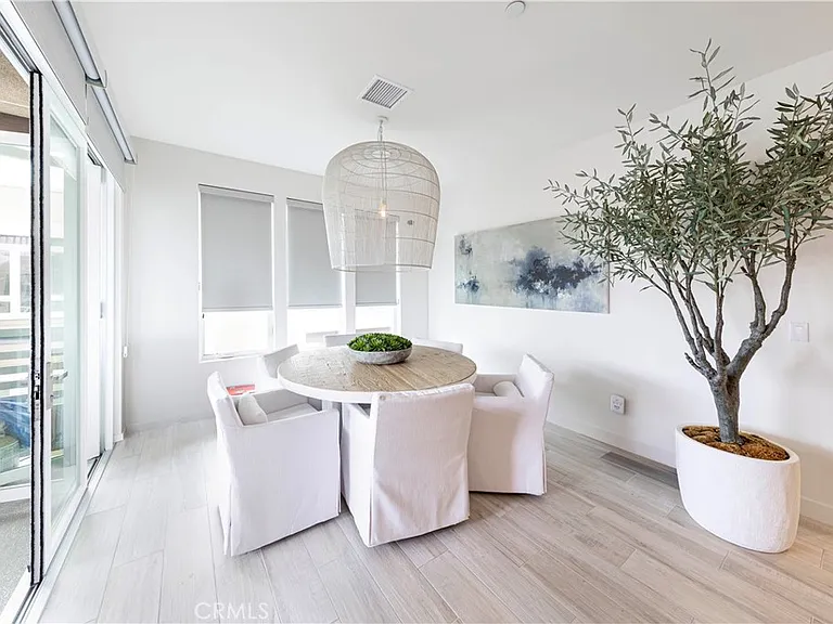 983 Doheny Way — Photo 11