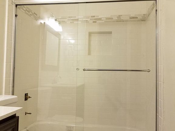 5th image of 6016 Whitsett Ave APT 6