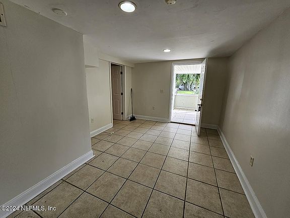 3rd image of 925 Phillips St #2