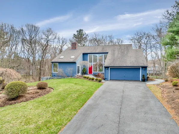 133 Palisades Cir, Stoughton, MA 02072