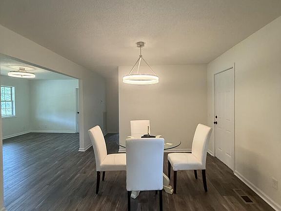 4th image of 3243 Shepard Dr