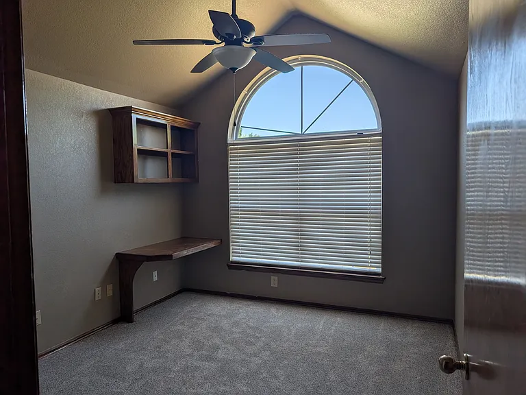 2813 Victoria Dr — Photo 11