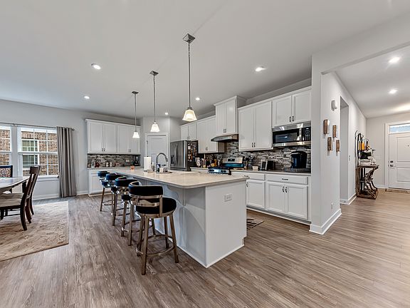2nd image of 2031 Royalglen Dr