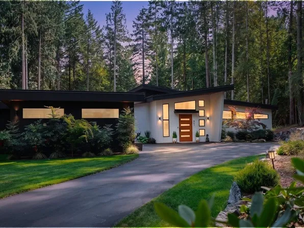 867 Bradley Dyne Rd, North Saanich, BC V8L 5H1